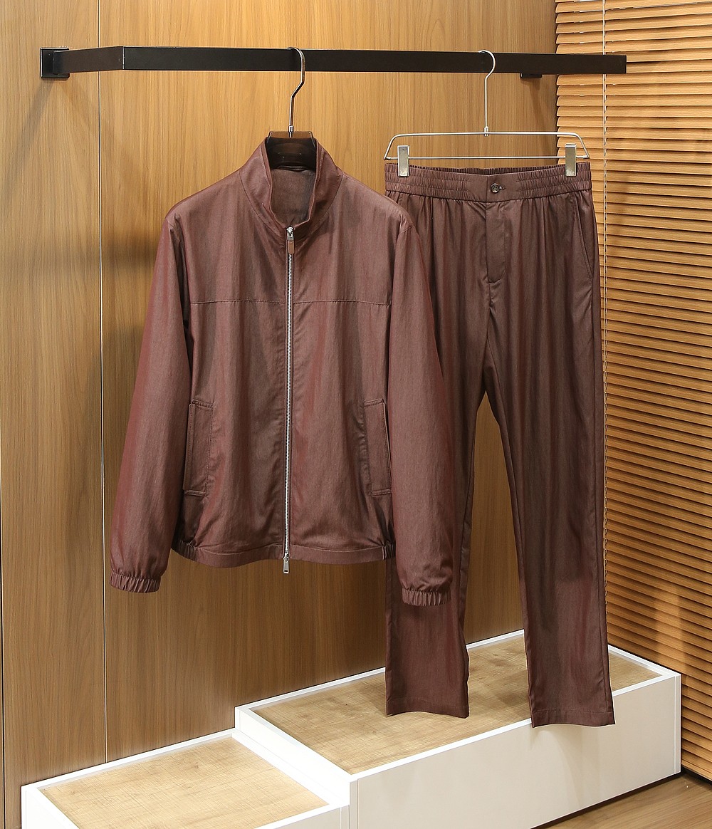 /套 杰尼亚套装 不单卖！2026春夏系列针脚细密，色调与缝线呼应，既强化品牌身份，又以低调的工艺细节传