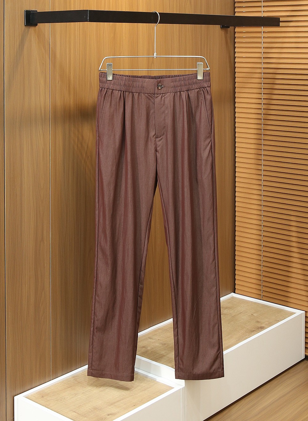 /套 杰尼亚套装 不单卖！2026春夏系列针脚细密，色调与缝线呼应，既强化品牌身份，又以低调的工艺细节传