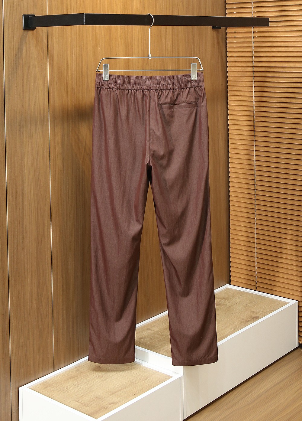 /套 杰尼亚套装 不单卖！2026春夏系列针脚细密，色调与缝线呼应，既强化品牌身份，又以低调的工艺细节传