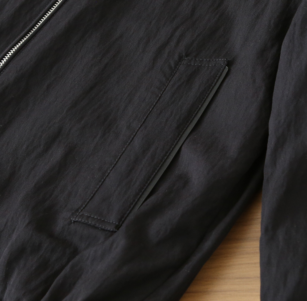 /套 杰尼亚套装 不单卖！2026春夏系列针脚细密，色调与缝线呼应，既强化品牌身份，又以低调的工艺细节传