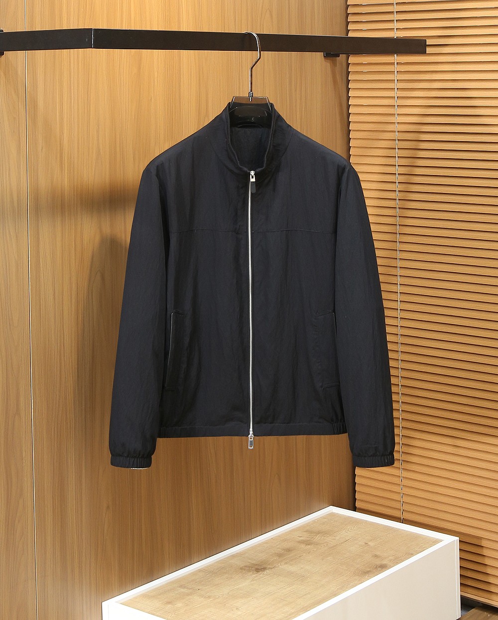 /套 杰尼亚套装 不单卖！2026春夏系列针脚细密，色调与缝线呼应，既强化品牌身份，又以低调的工艺细节传