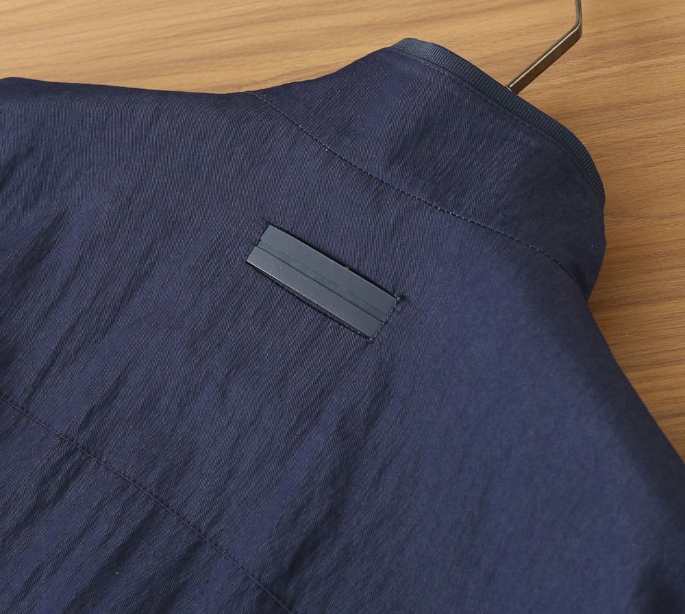 /套 杰尼亚套装 不单卖！2026春夏系列针脚细密，色调与缝线呼应，既强化品牌身份，又以低调的工艺细节传