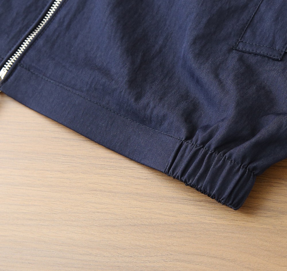 /套 杰尼亚套装 不单卖！2026春夏系列针脚细密，色调与缝线呼应，既强化品牌身份，又以低调的工艺细节传