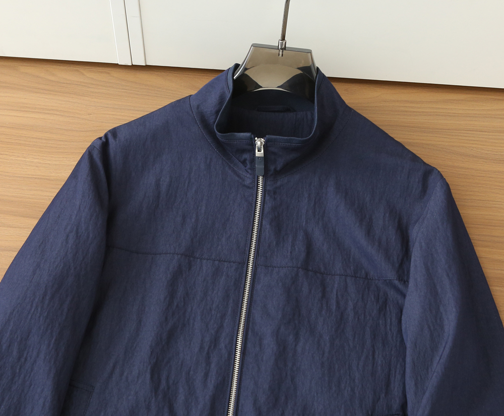 /套 杰尼亚套装 不单卖！2026春夏系列针脚细密，色调与缝线呼应，既强化品牌身份，又以低调的工艺细节传