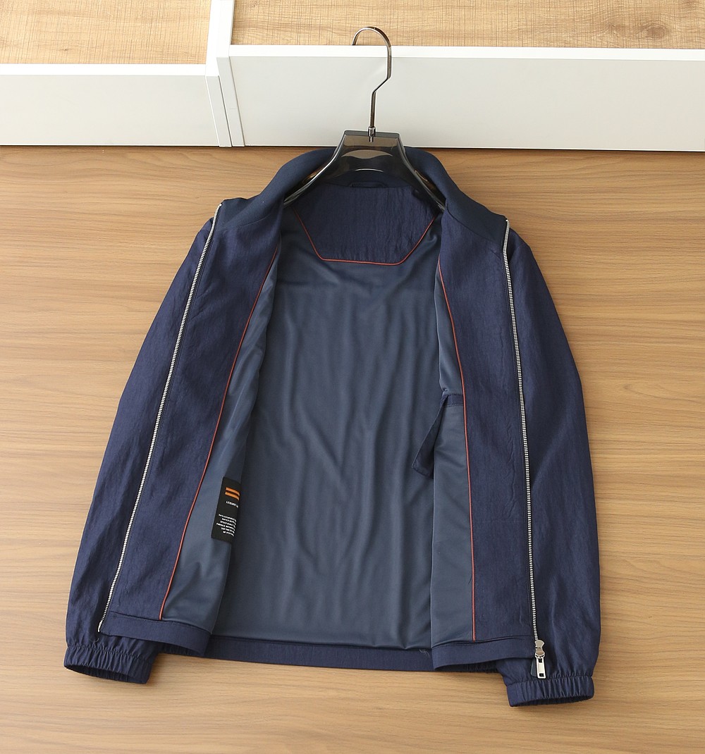 /套 杰尼亚套装 不单卖！2026春夏系列针脚细密，色调与缝线呼应，既强化品牌身份，又以低调的工艺细节传