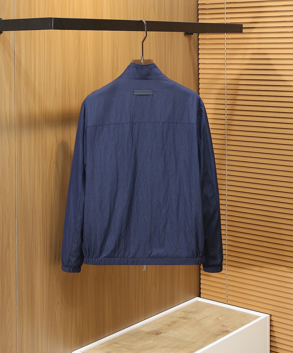 /套 杰尼亚套装 不单卖！2026春夏系列针脚细密，色调与缝线呼应，既强化品牌身份，又以低调的工艺细节传