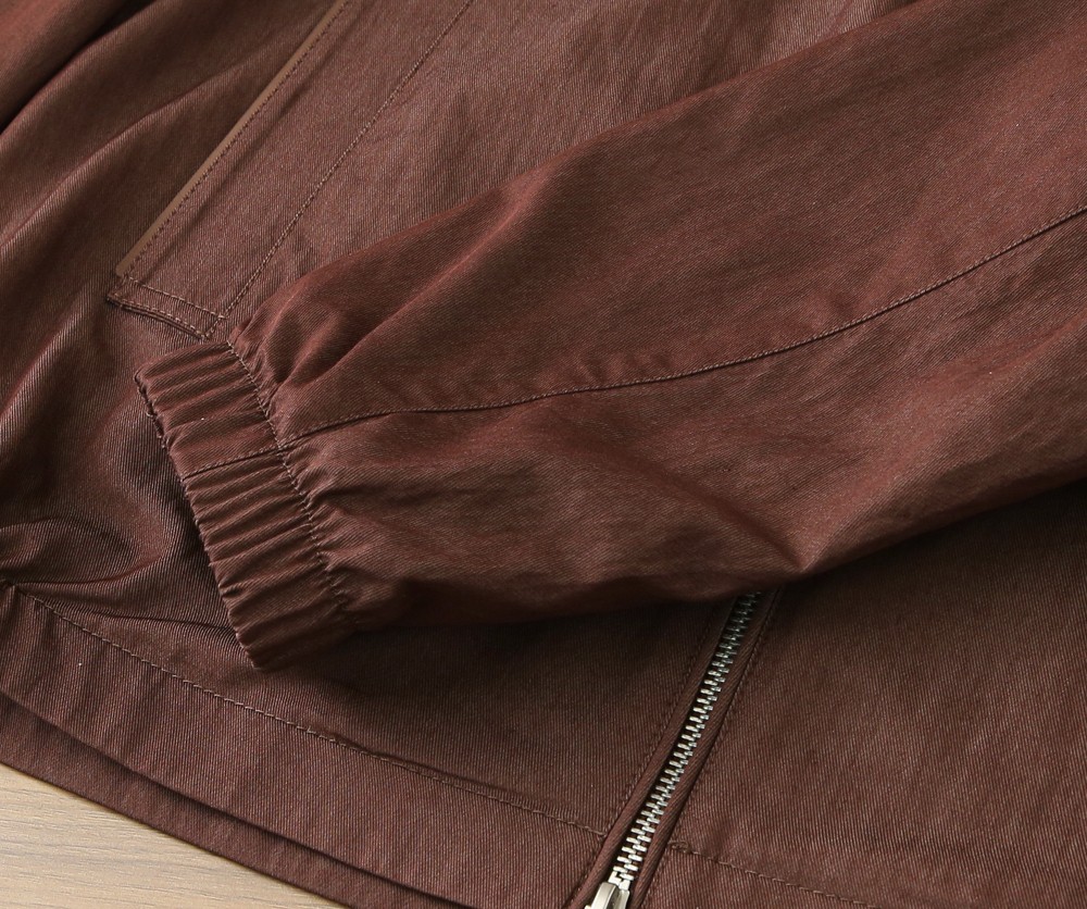 /套 杰尼亚套装 不单卖！2026春夏系列针脚细密，色调与缝线呼应，既强化品牌身份，又以低调的工艺细节传