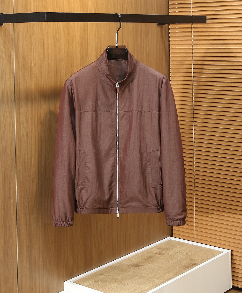 /套 杰尼亚套装 不单卖！2026春夏系列针脚细密，色调与缝线呼应，既强化品牌身份，又以低调的工艺细节传