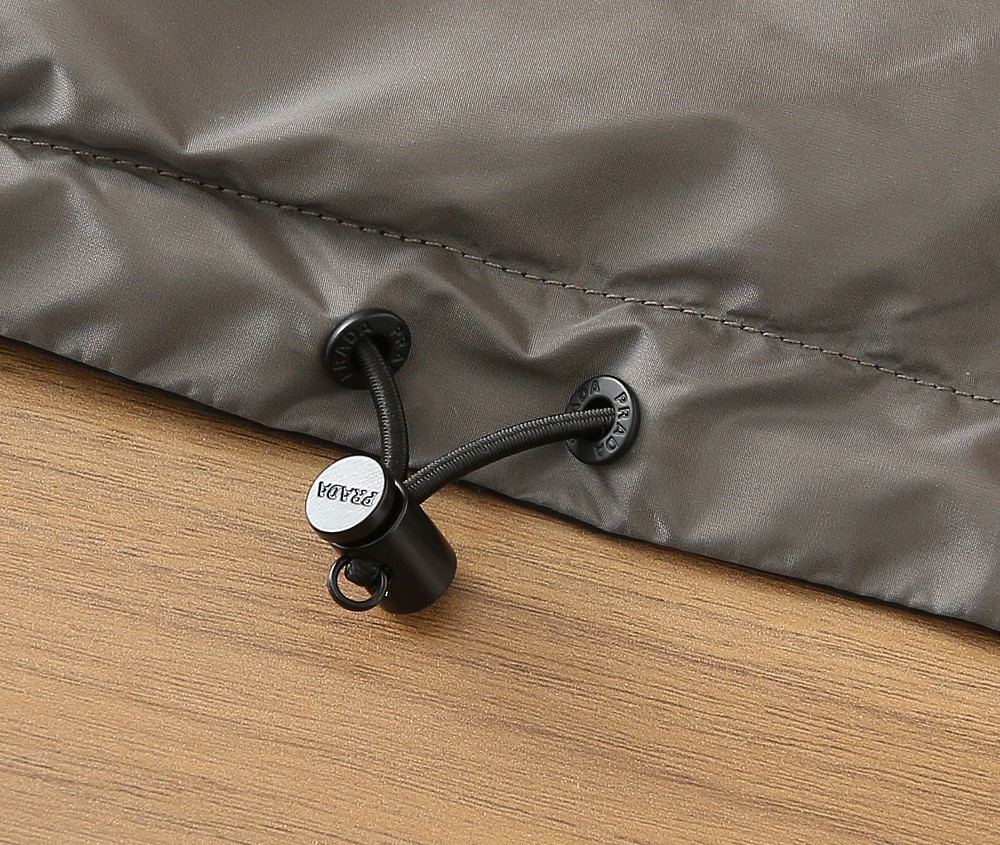 🆕普拉达PRADA双面穿 连帽夹克外套 经典的英式传承依旧时尚韵味浓郁.独具一格的时尚单品.客供定制面料