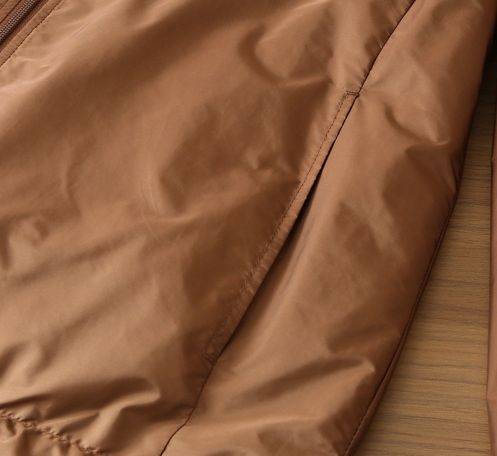 🆕普拉达PRADA双面穿 连帽夹克外套 经典的英式传承依旧时尚韵味浓郁.独具一格的时尚单品.客供定制面料