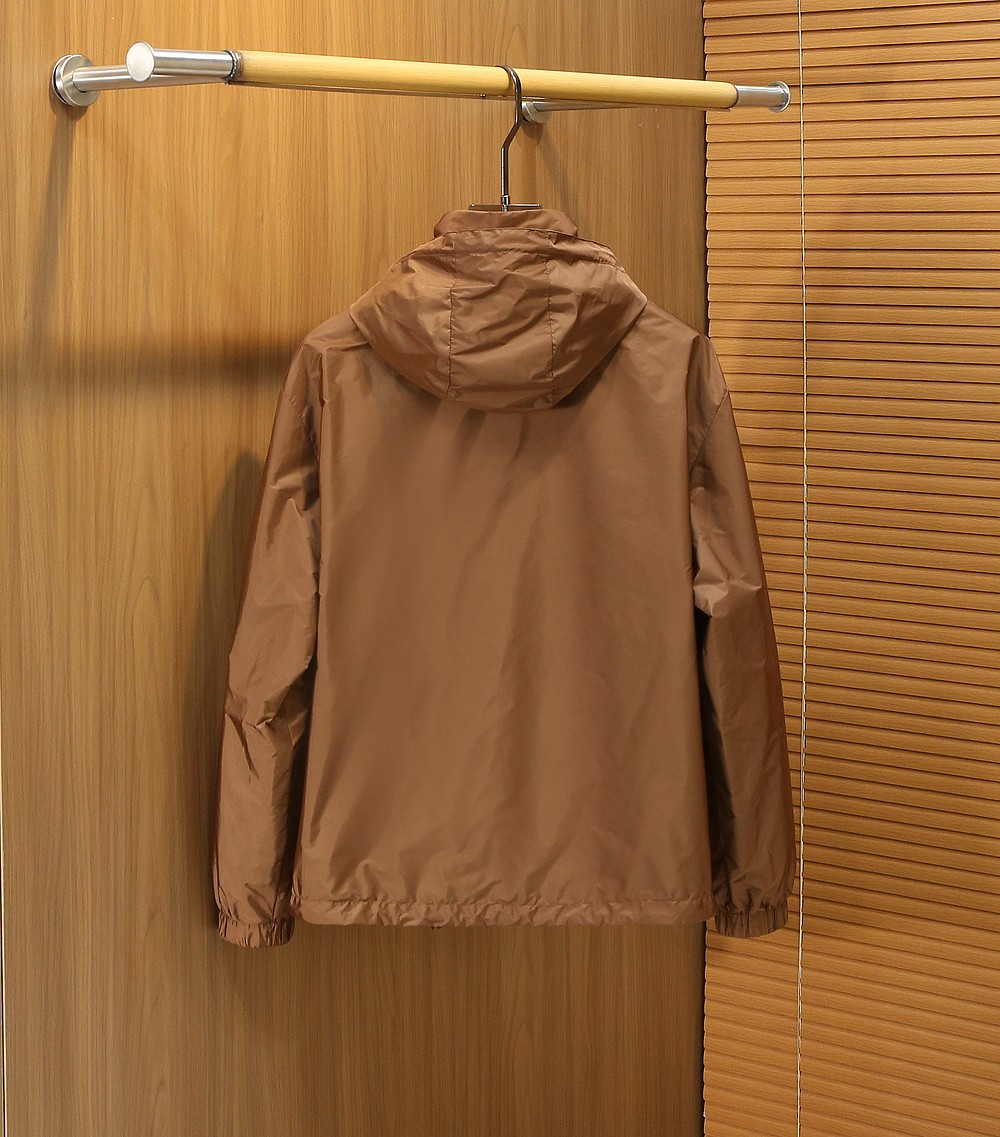 🆕普拉达PRADA双面穿 连帽夹克外套 经典的英式传承依旧时尚韵味浓郁.独具一格的时尚单品.客供定制面料