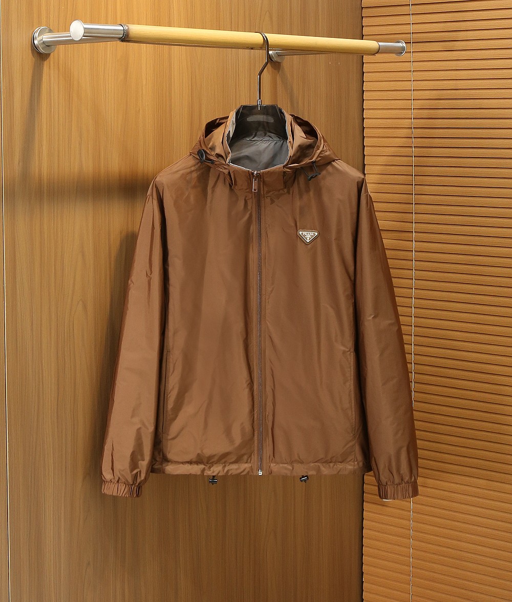 🆕普拉达PRADA双面穿 连帽夹克外套 经典的英式传承依旧时尚韵味浓郁.独具一格的时尚单品.客供定制面料