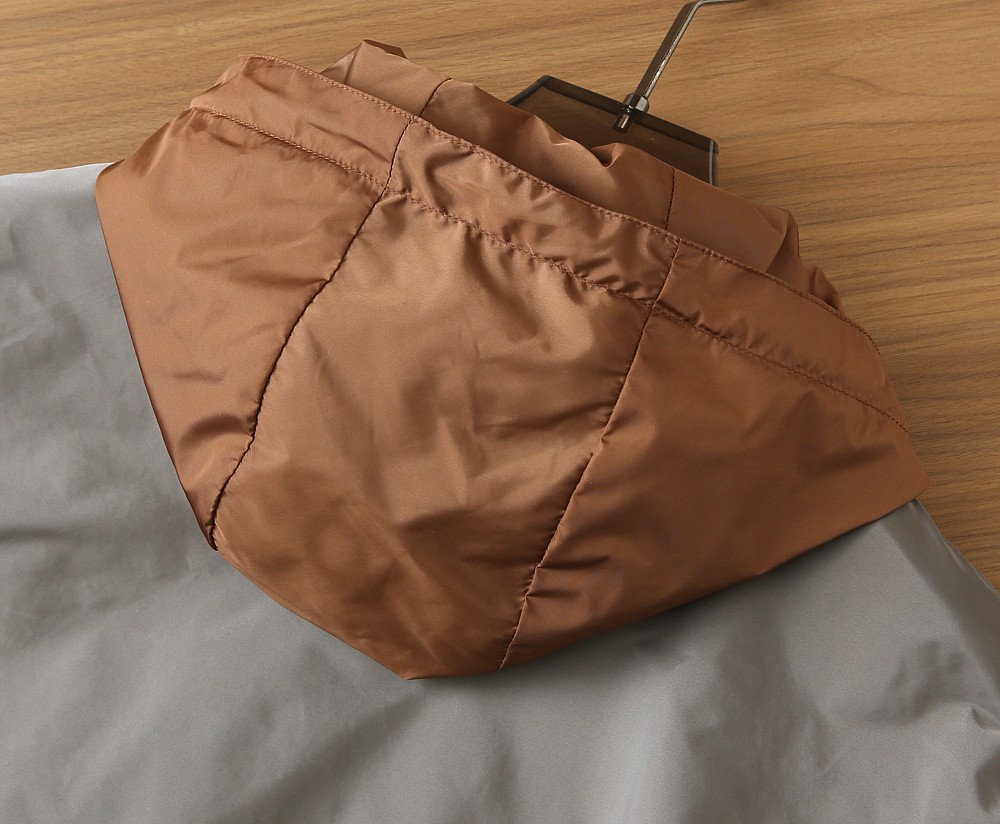 🆕普拉达PRADA双面穿 连帽夹克外套 经典的英式传承依旧时尚韵味浓郁.独具一格的时尚单品.客供定制面料