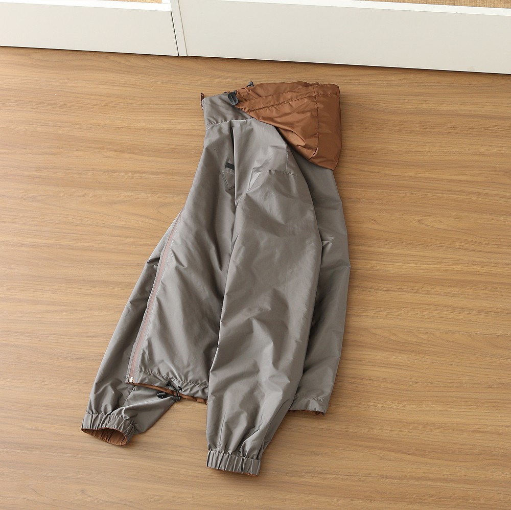 🆕普拉达PRADA双面穿 连帽夹克外套 经典的英式传承依旧时尚韵味浓郁.独具一格的时尚单品.客供定制面料