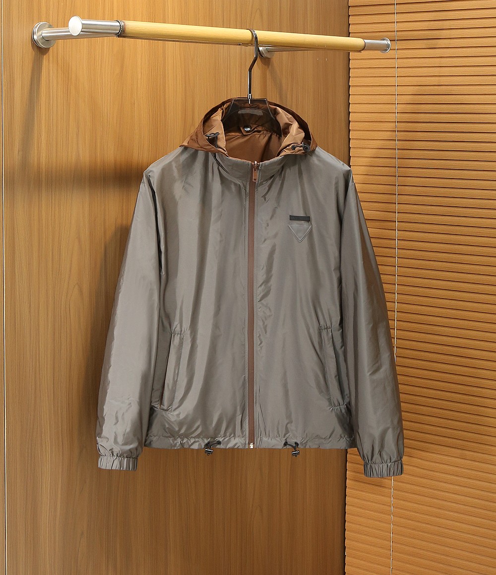 🆕普拉达PRADA双面穿 连帽夹克外套 经典的英式传承依旧时尚韵味浓郁.独具一格的时尚单品.客供定制面料