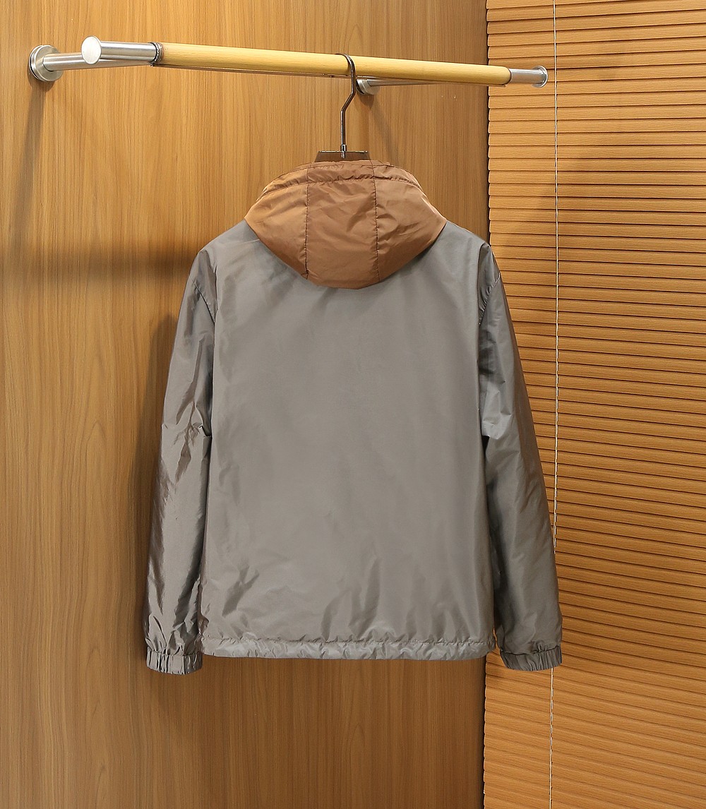 🆕普拉达PRADA双面穿 连帽夹克外套 经典的英式传承依旧时尚韵味浓郁.独具一格的时尚单品.客供定制面料