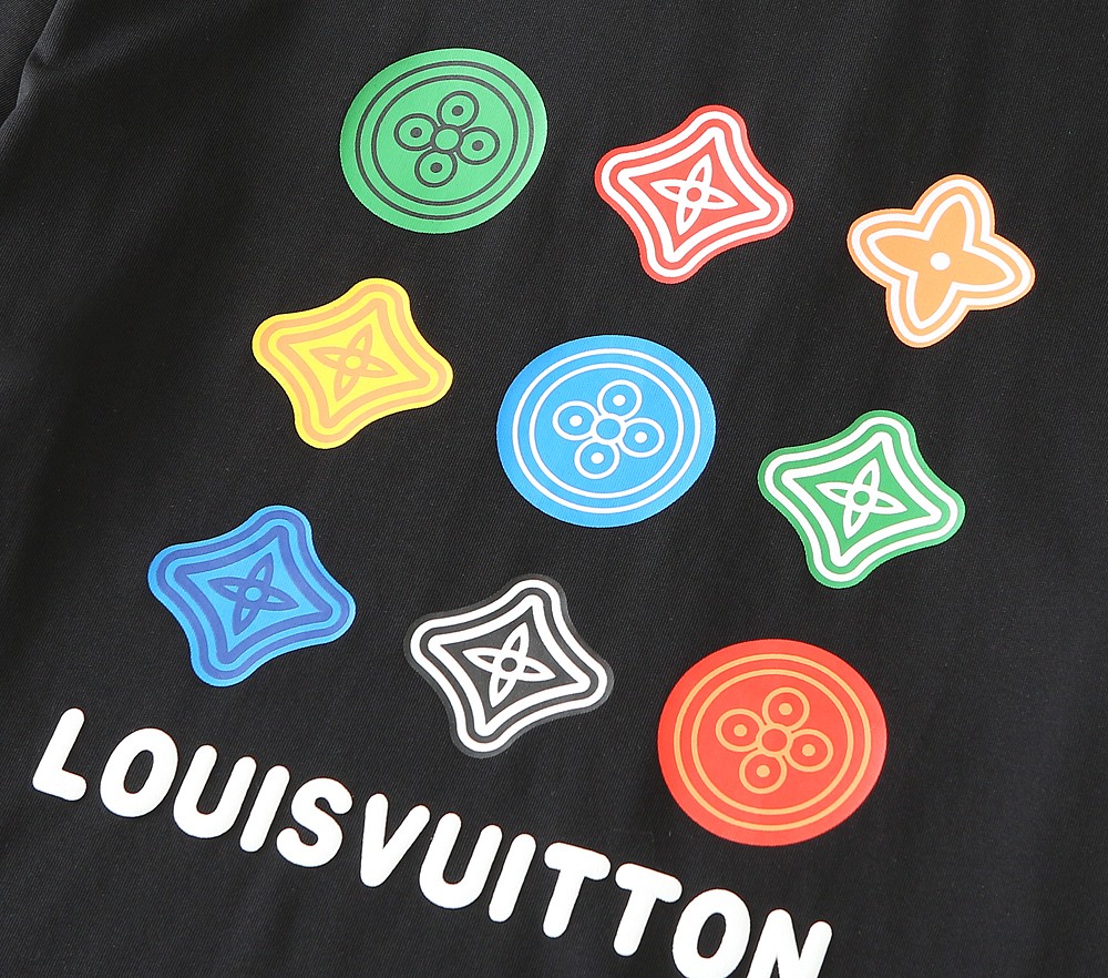 LV2026春夏新款首发专柜最新款短袖圆领T恤 高端订制 设计前卫时尚！品牌logo重工艺设计 高端定制