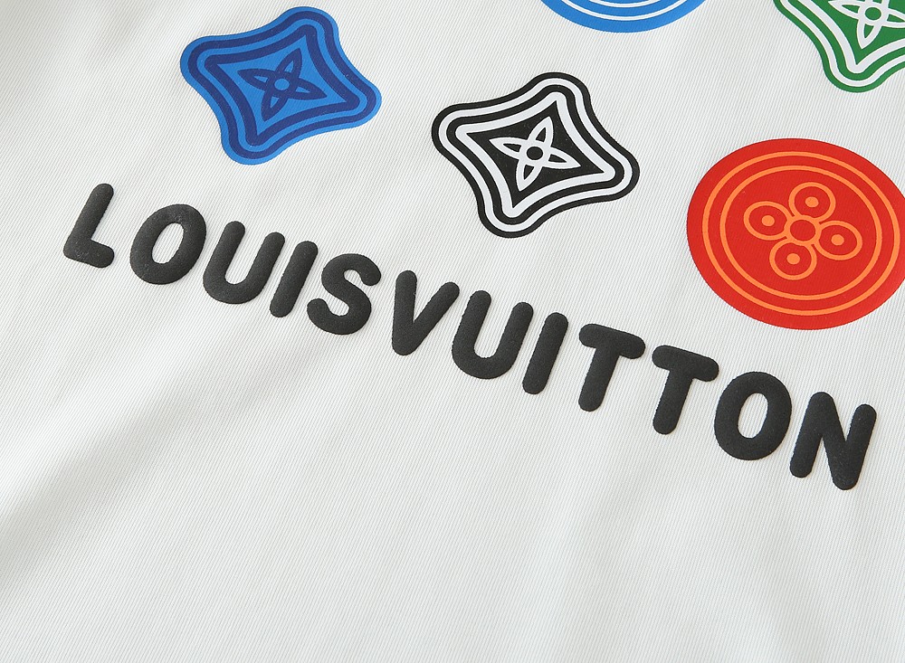 LV2026春夏新款首发专柜最新款短袖圆领T恤 高端订制 设计前卫时尚！品牌logo重工艺设计 高端定制