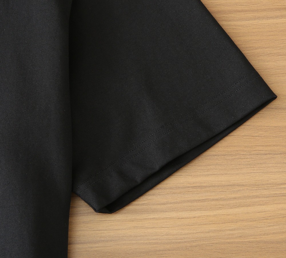 蒙口2026春夏新款首发专柜最新款短袖圆领T恤 高端订制 设计前卫时尚！品牌logo重工艺设计 高端定制