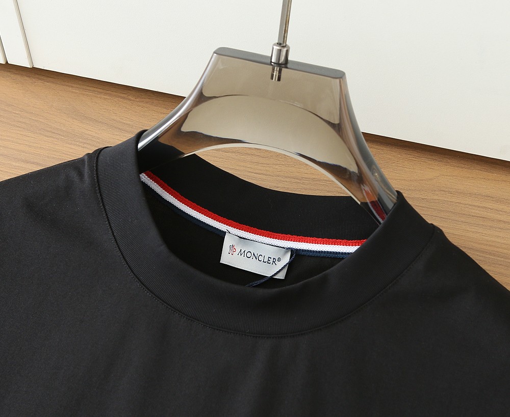 蒙口2026春夏新款首发专柜最新款短袖圆领T恤 高端订制 设计前卫时尚！品牌logo重工艺设计 高端定制