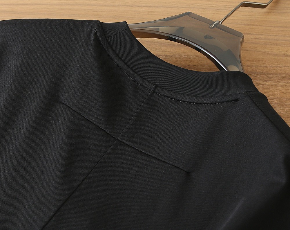 纪梵希2026春夏新款首发专柜最新款短袖圆领T恤 高端订制 设计前卫时尚！品牌logo重工艺设计 高端定