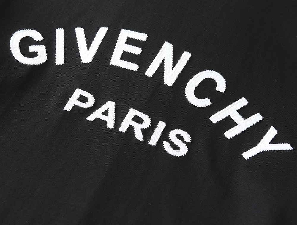 纪梵希2026春夏新款首发专柜最新款短袖圆领T恤 高端订制 设计前卫时尚！品牌logo重工艺设计 高端定