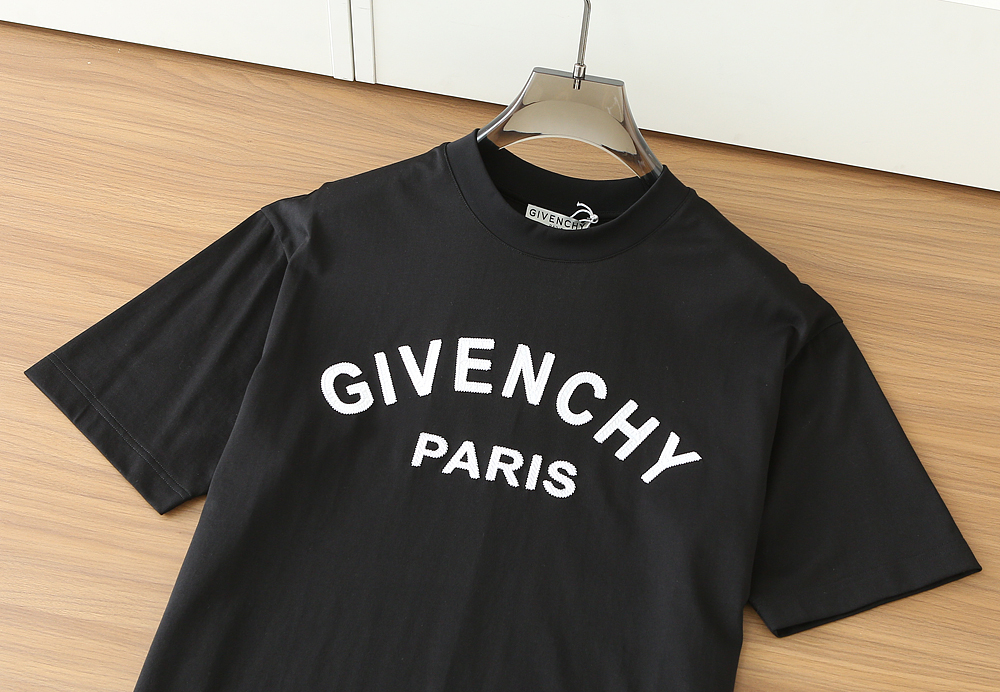 纪梵希2026春夏新款首发专柜最新款短袖圆领T恤 高端订制 设计前卫时尚！品牌logo重工艺设计 高端定