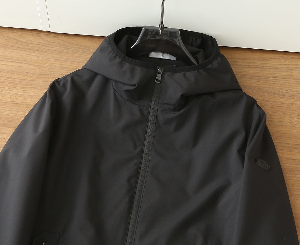 蒙口Moncler2026早春新款连帽夹克外套，众多明星都爱穿的时尚百搭单品！喜欢经典简约的朋友,一定不