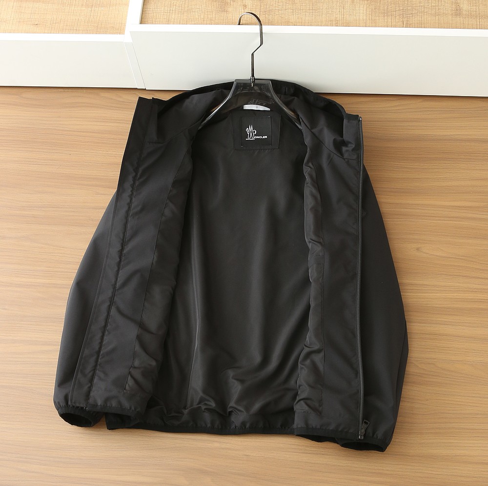 蒙口Moncler2026早春新款连帽夹克外套，众多明星都爱穿的时尚百搭单品！喜欢经典简约的朋友,一定不