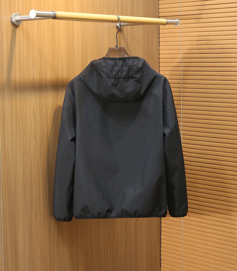 蒙口Moncler2026早春新款连帽夹克外套，众多明星都爱穿的时尚百搭单品！喜欢经典简约的朋友,一定不