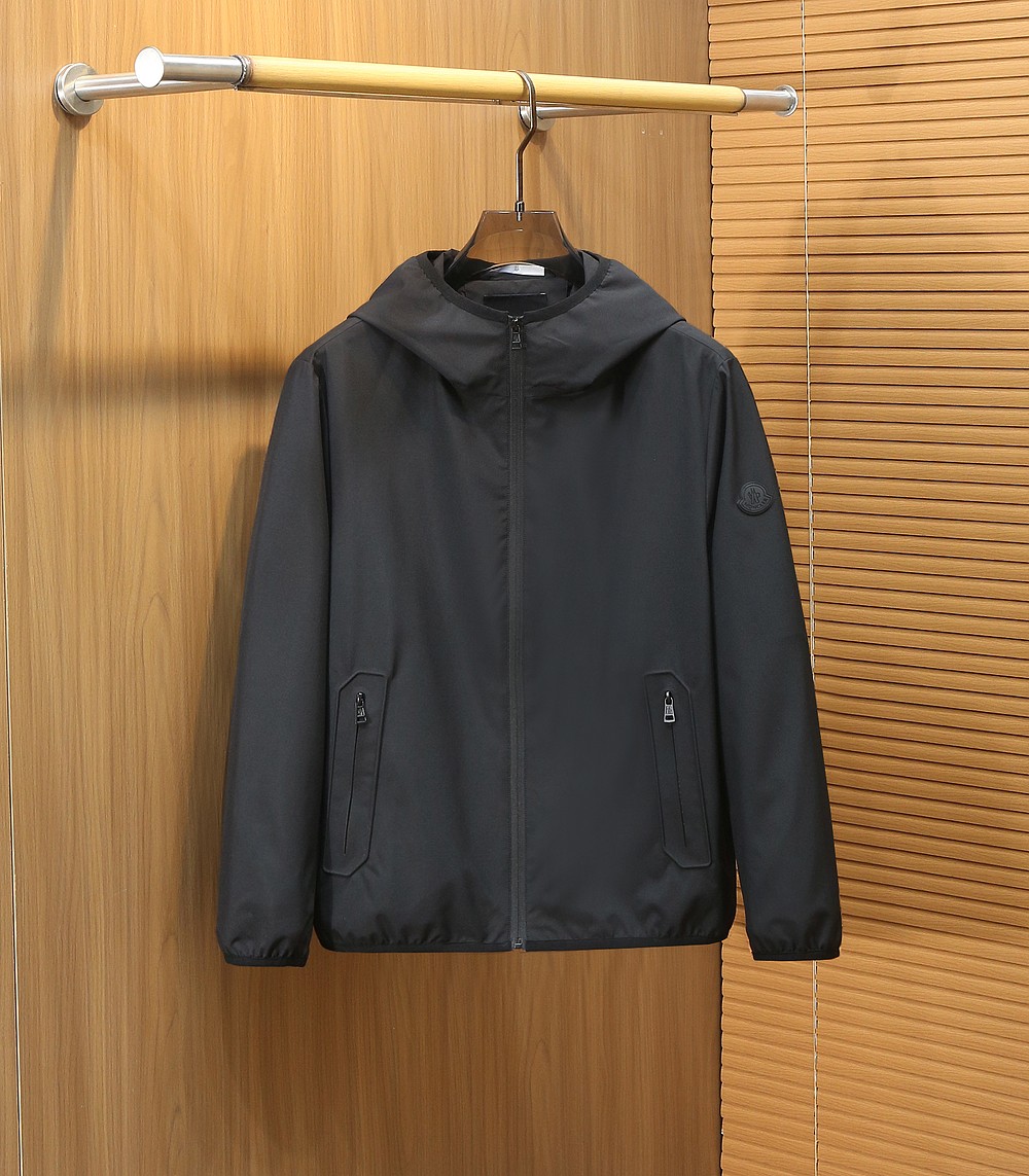 蒙口Moncler2026早春新款连帽夹克外套，众多明星都爱穿的时尚百搭单品！喜欢经典简约的朋友,一定不