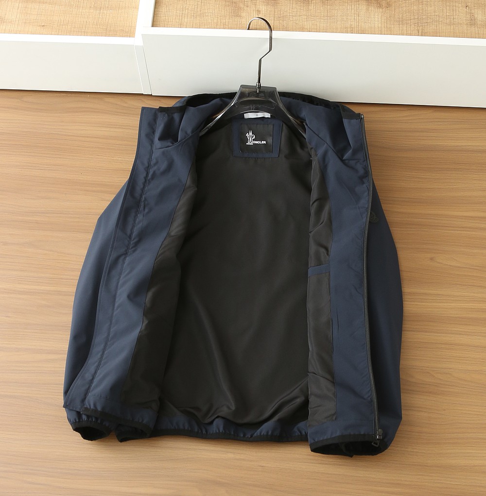 蒙口Moncler2026早春新款连帽夹克外套，众多明星都爱穿的时尚百搭单品！喜欢经典简约的朋友,一定不