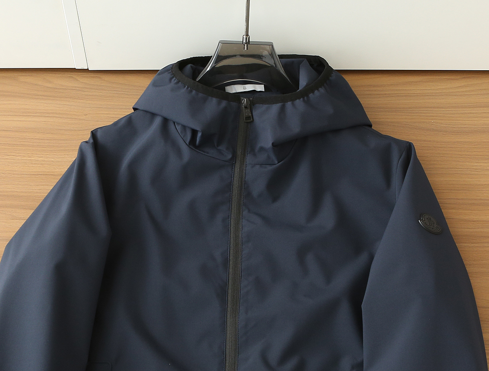 蒙口Moncler2026早春新款连帽夹克外套，众多明星都爱穿的时尚百搭单品！喜欢经典简约的朋友,一定不