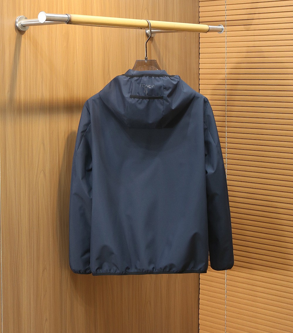 蒙口Moncler2026早春新款连帽夹克外套，众多明星都爱穿的时尚百搭单品！喜欢经典简约的朋友,一定不