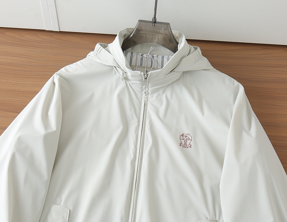 BC& 26 春夏FW最新款连帽外套柜子在售经典款。采用专柜定制面料，软糯亲肤，抗皱抗静电不粘灰，静音，