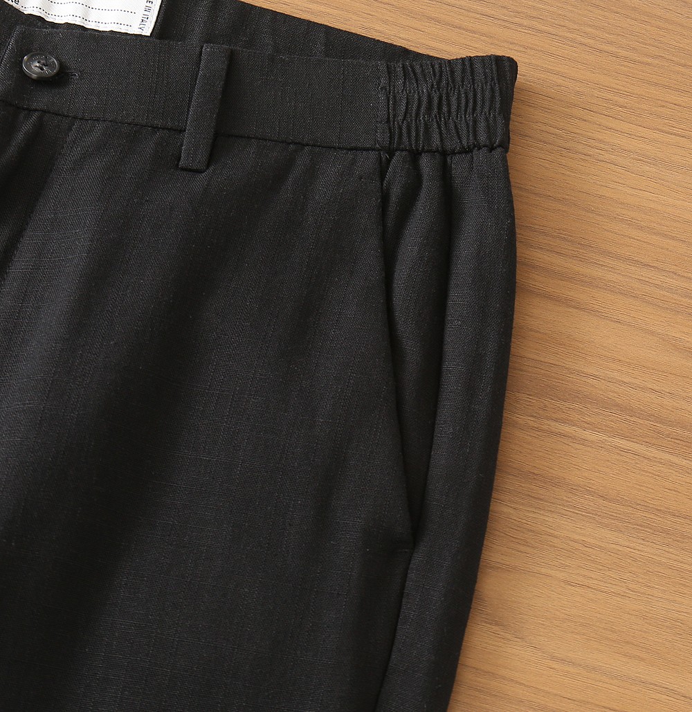 BC老钱新贵们的大爱 客供天丝面料有着极好的亲肤感 直脚休闲裤 经典款 商务休闲都实穿的一款 合体的剪裁