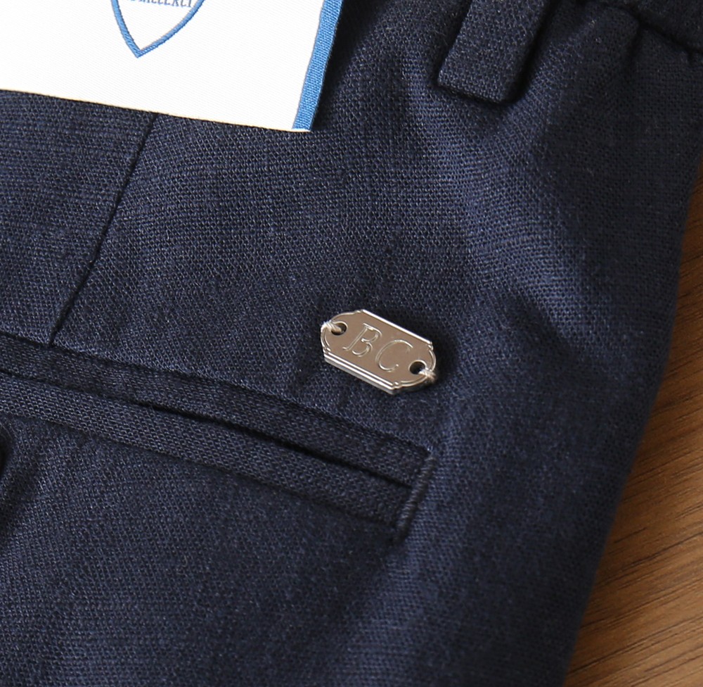 BC老钱新贵们的大爱 客供天丝面料有着极好的亲肤感 直脚休闲裤 经典款 商务休闲都实穿的一款 合体的剪裁