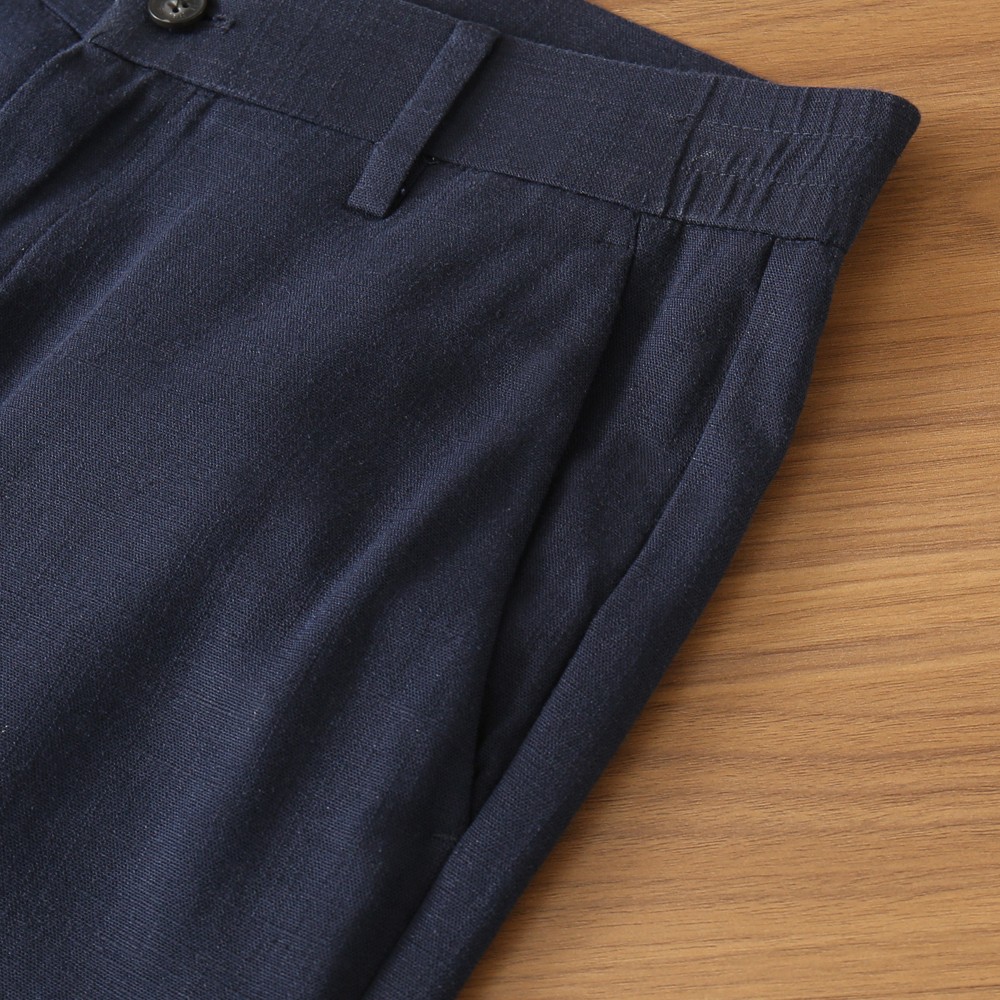 BC老钱新贵们的大爱 客供天丝面料有着极好的亲肤感 直脚休闲裤 经典款 商务休闲都实穿的一款 合体的剪裁