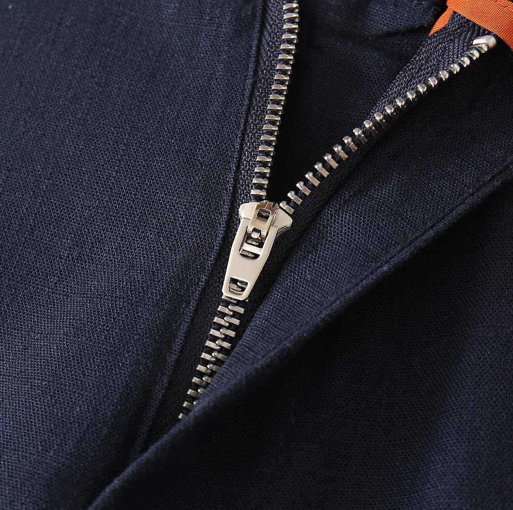 BC老钱新贵们的大爱 客供天丝面料有着极好的亲肤感 直脚休闲裤 经典款 商务休闲都实穿的一款 合体的剪裁