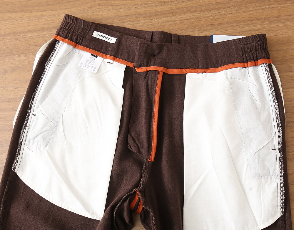 BC老钱新贵们的大爱 客供天丝面料有着极好的亲肤感 直脚休闲裤 经典款 商务休闲都实穿的一款 合体的剪裁