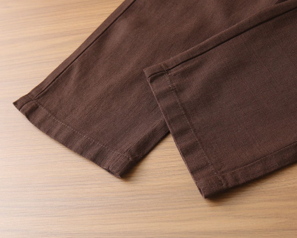 BC老钱新贵们的大爱 客供天丝面料有着极好的亲肤感 直脚休闲裤 经典款 商务休闲都实穿的一款 合体的剪裁