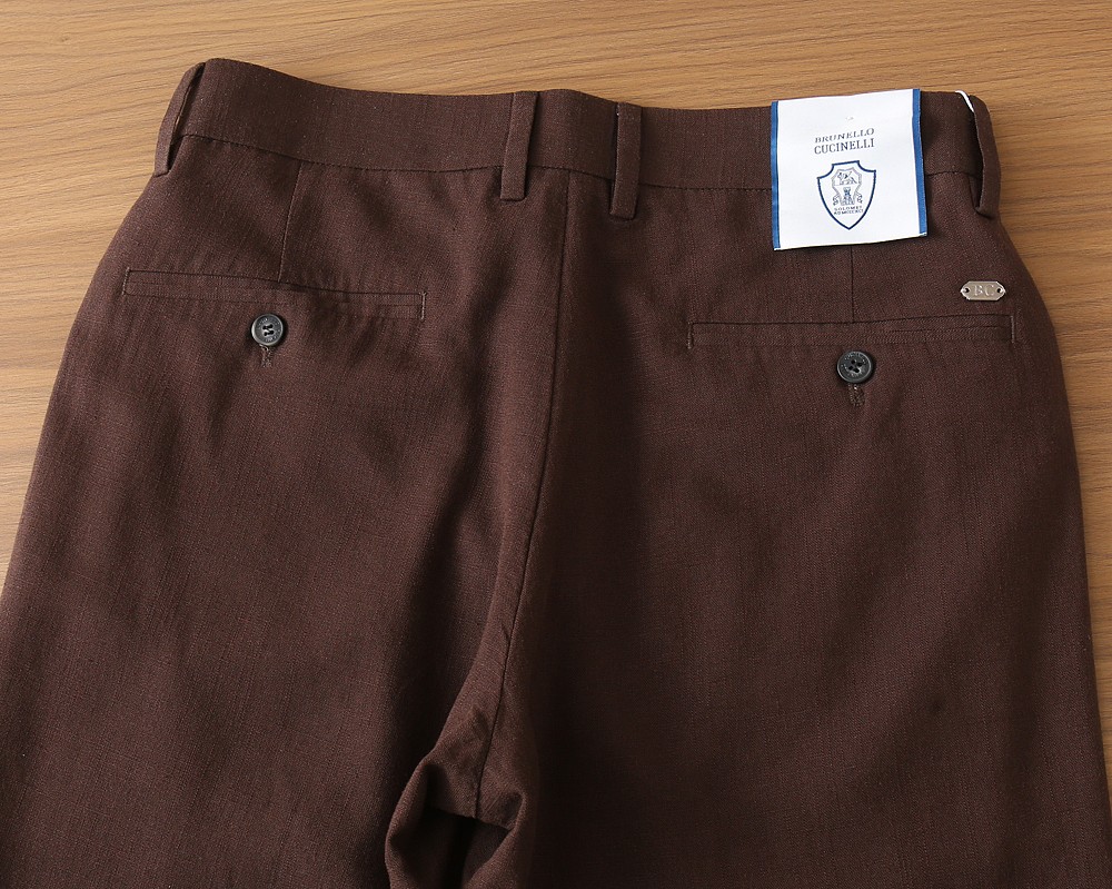 BC老钱新贵们的大爱 客供天丝面料有着极好的亲肤感 直脚休闲裤 经典款 商务休闲都实穿的一款 合体的剪裁