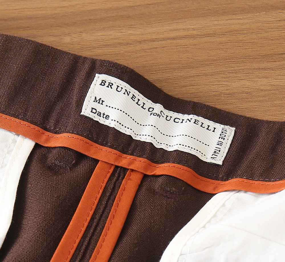 BC老钱新贵们的大爱 客供天丝面料有着极好的亲肤感 直脚休闲裤 经典款 商务休闲都实穿的一款 合体的剪裁