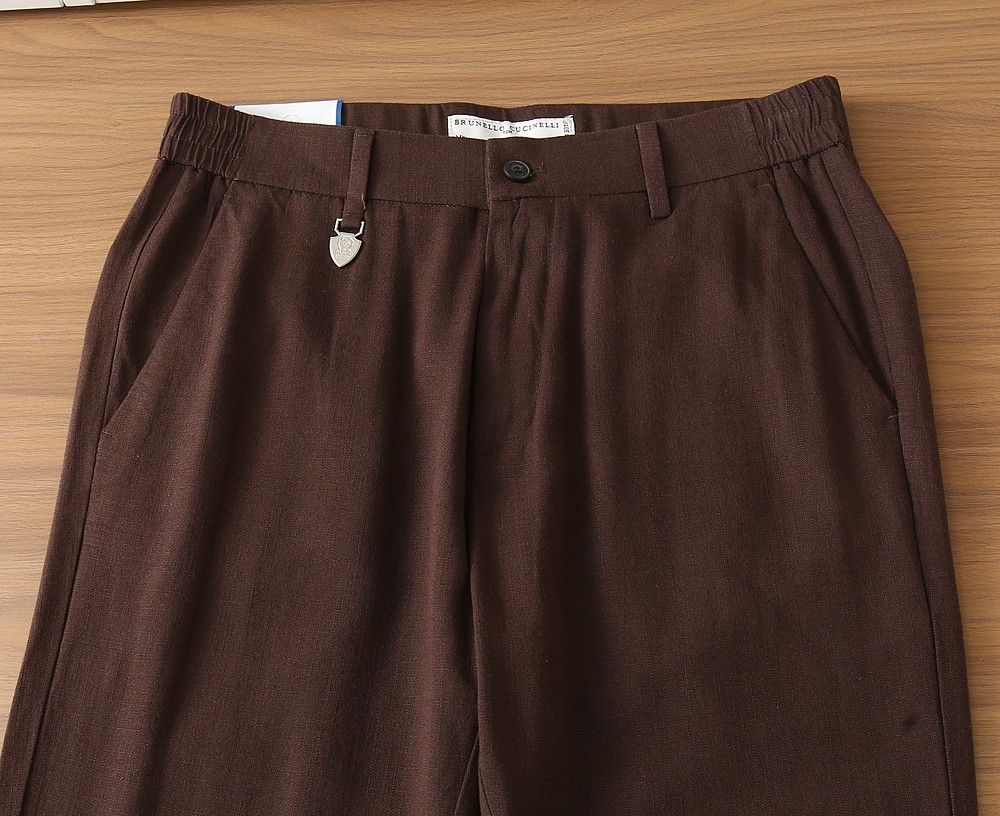 BC老钱新贵们的大爱 客供天丝面料有着极好的亲肤感 直脚休闲裤 经典款 商务休闲都实穿的一款 合体的剪裁