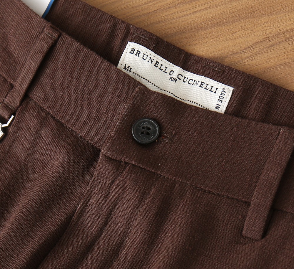 BC老钱新贵们的大爱 客供天丝面料有着极好的亲肤感 直脚休闲裤 经典款 商务休闲都实穿的一款 合体的剪裁