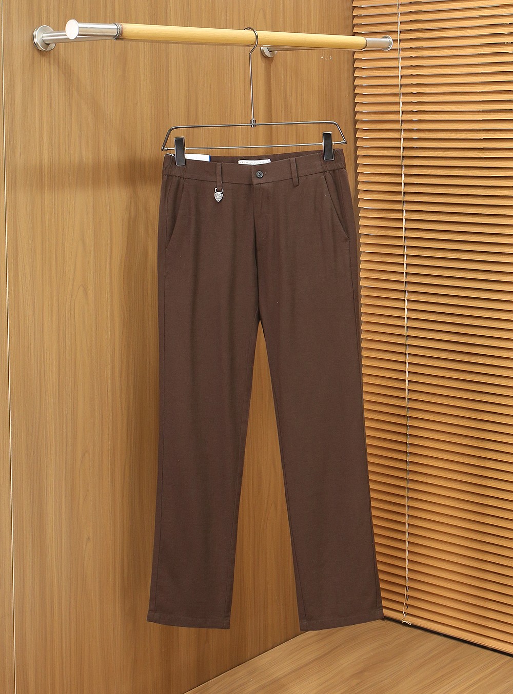 BC老钱新贵们的大爱 客供天丝面料有着极好的亲肤感 直脚休闲裤 经典款 商务休闲都实穿的一款 合体的剪裁