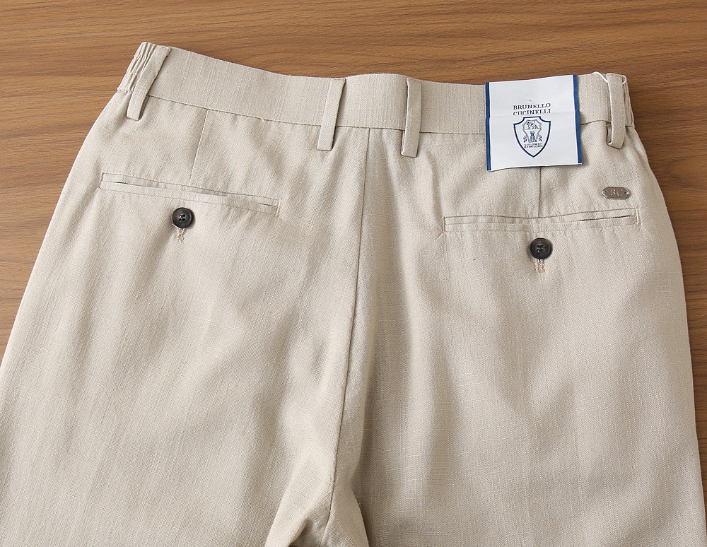 BC老钱新贵们的大爱 客供天丝面料有着极好的亲肤感 直脚休闲裤 经典款 商务休闲都实穿的一款 合体的剪裁