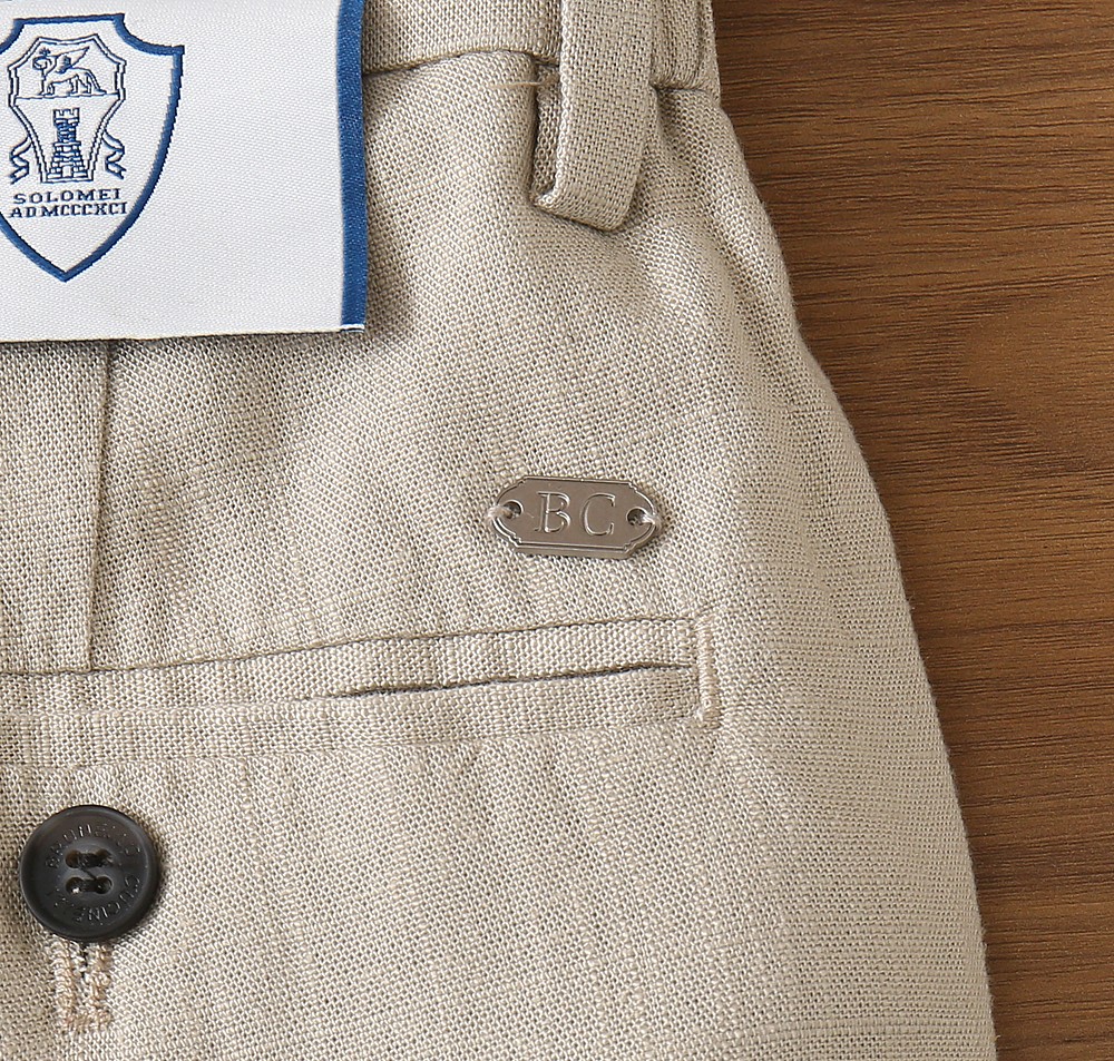 BC老钱新贵们的大爱 客供天丝面料有着极好的亲肤感 直脚休闲裤 经典款 商务休闲都实穿的一款 合体的剪裁