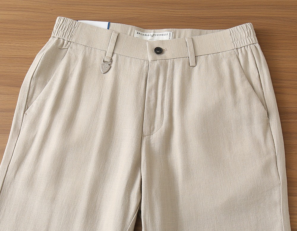 BC老钱新贵们的大爱 客供天丝面料有着极好的亲肤感 直脚休闲裤 经典款 商务休闲都实穿的一款 合体的剪裁