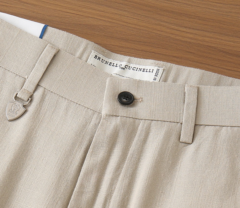 BC老钱新贵们的大爱 客供天丝面料有着极好的亲肤感 直脚休闲裤 经典款 商务休闲都实穿的一款 合体的剪裁